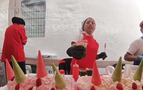 La espumilla no pudo falta en la Fiesta de los Dulces.