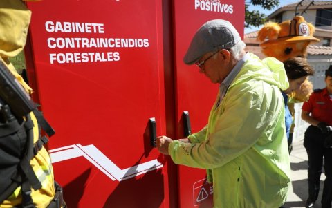 Gabinetes forestales para combatir incendios en zonas de alto riesgo en Quito.