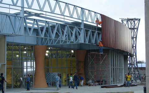 La infraestructura donde funcionó la Asamblea Constituyente, en Montecristi, Manabí, costó aproximadamente $ 4 millones, hace 17 años.