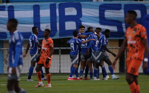 La celebración del penal de Luis Fernando León, Emelec ganaba 2-1 en Loja.