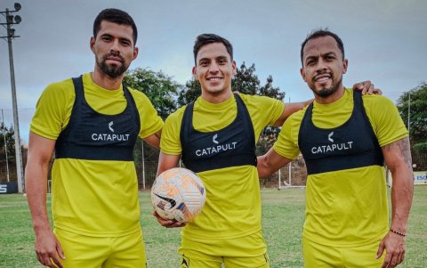 Delfín lucha por alejarse de la zona del descenso en la LigaPro 2025.