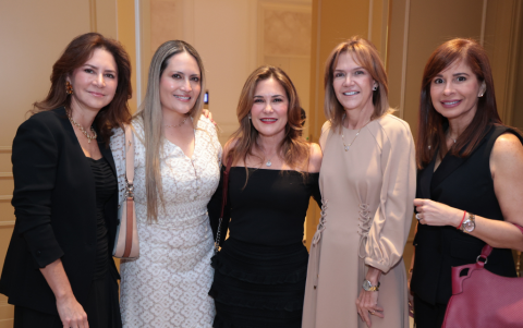 Priscilla Falconi Avellán, Wendy Franco, María Eugenia González, Alexandra Stewart y María del Carmen Avellán.