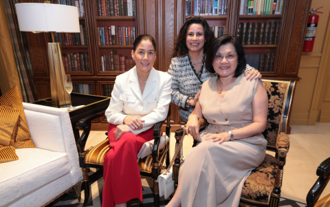 Marianella Ubilla, Lourdes Alvarado y Glenda Wong.