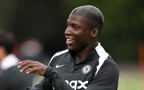 Moisés Caicedo volvió a las prácticas con Chelsea el pasado lunes 4 de agosto.