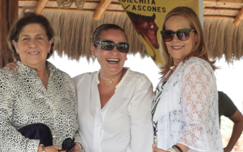 María Luisa Váscones, Lolita Gómez y Micaela Váscones.