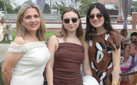 Indira Mori, Sabira Pashkevich e Indira Váscones.