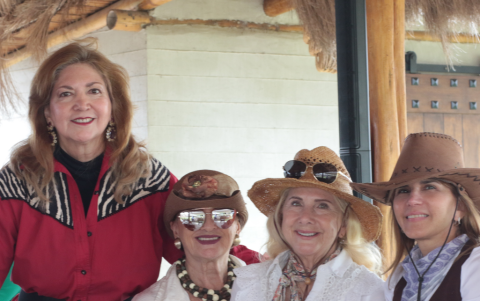 Cecilia de Pérez, Mariuxi Mancheno, Verónica Gálvez e Isabel Castilla de Barcia.