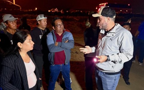 Las autoridades de la provincia de Santa Elena acudieron a la zona para evaluar el impacto de este derrame.