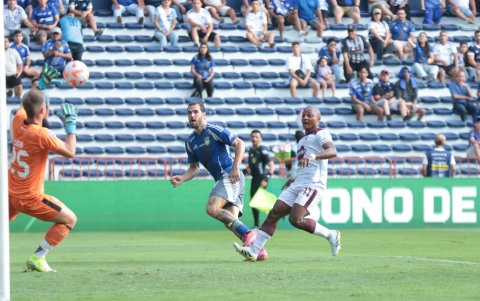 Emelec se alejó de los puestos de descenso en la LigaPro 2025.