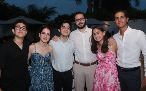 Juan Andrés Izurieta, Pilar Briz, Francisco Briz, Luis Hidalgo, Ana Hidalgo y José Ignacio Hidalgo.
