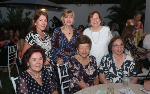 Gigi Díaz de Chedraui, Fanny Saab de Saab, Cecilia Palacio, Sandra Rendón, Leticia de Baquerizo y Nuria de Pimentel.