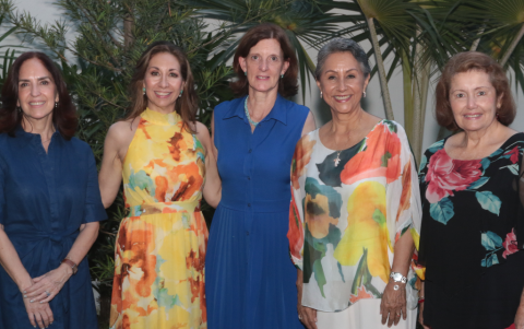 Ximena Ramos, María Fernanda Mora, Sylvie Derriks, Cathy de Barquet y Débora Zuñiga.