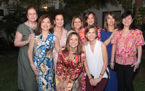 María José García, Sylvia Cárdenas, Diana Castro, Layla Barquet, Mónica Arcentales, María Eugenia Mantilla, Matilde Kalil, Bonnie López e Inge Calderón.