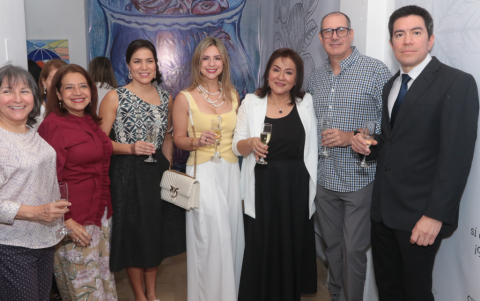 Martha Rodríguez, Lola Márquez, María Mónica Romero, Andrea de Brito, Mónica de Romero, Saidel Brito y Dennis Romero.