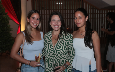 María Andrea Larrea, Cachela Judez y María Paula Larrea.