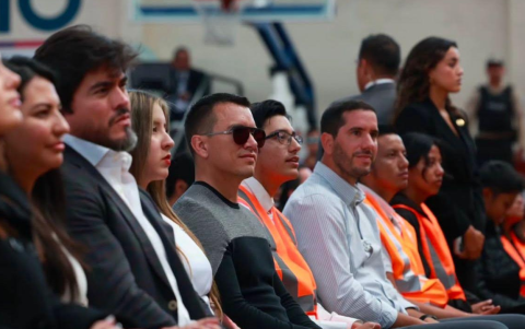 Emily Monge junto a Daniel Noboa, José De La Gasca, Roberto Luque, entre otros, en la presentación de Jóvenes en Acción, en enero 2025.