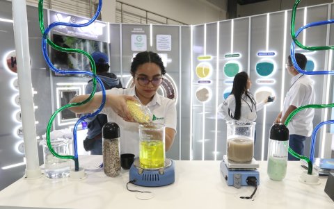 Con tecnologías que integran microbiomas y aminoácidos en fertilizantes, la empresa ecuatoriana Fitosan ganó el premio al mejor stand por su propuesta técnica