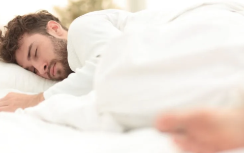 La ciencia advierte que no induce sueño profundo ni combate el insomnio de forma efectiva.