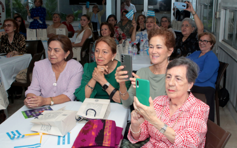 Melba de Zavala, Lilia de Gavilanes, Isabel Mayo y Rafaela Morei de Ordoñez.