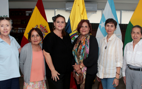 Carmen Moreno, Martha Barrera, Ana María Alvarado, Sara Acosta, María Acosta de Peso y Titi Letamendi.