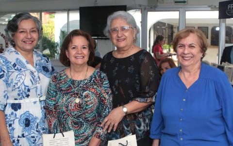 Irma Guzmán, Teresa Baquerizo, Cecilia Arce y Susana Enríquez.
