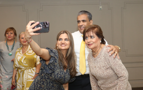 Xavier Rodríguez acompañado de Tammy Rodríguez yla cumpleañera  Alicia Balseca Talledo.