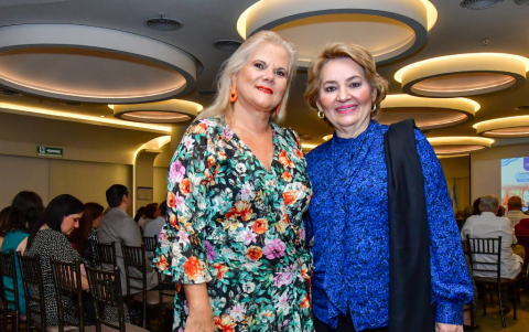 Cecilia Gómez y María Elena Gómez de Reshuan.