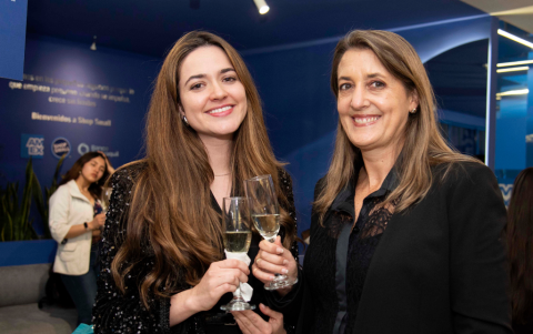 Andrea Játiva y Caridad Serrano.