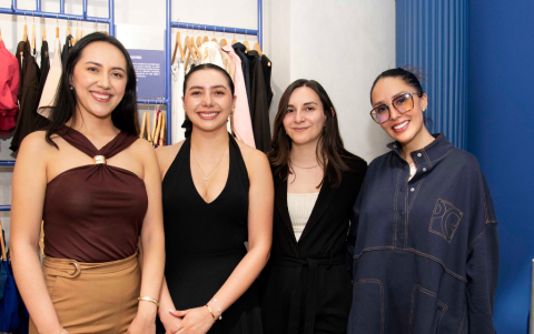 Estefanía y María Belén Velarde, María José Guerra y Karol Noboa.
