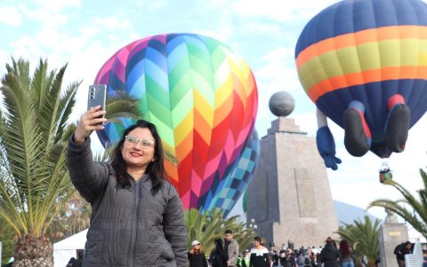 Foto de archivo de la cuarta edición del Festival Internacional del Globo en la Ciudad Mitad del Mundo.