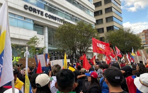 La Unión Nacional de Educadores (UNE) es parte de las organizaciones sociales que va por el 