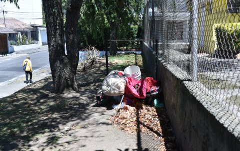 Abandono. En la Beethoven y Mozart hay un parque cerrado y desolado.