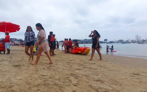 Los balnearios de la provincia de Santa Elena empezaron a llenarse la mañana de este sábado