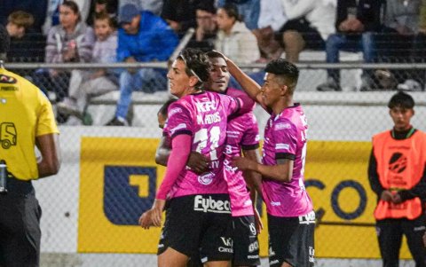 Independiente del Valle domina la tabla con 49 puntos.