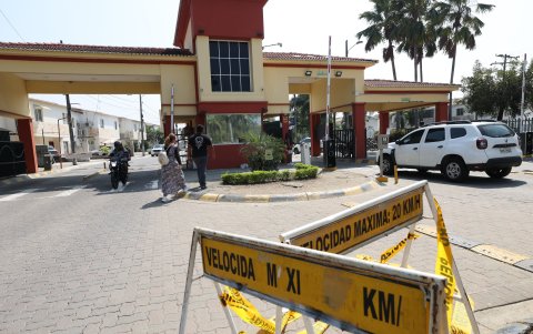 Así lucía el ingreso a la urbanización Málaga 2, doce horas después de un doble asesinato cometido el 9 de agosto de 2025.