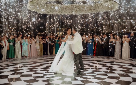 Marcela Aguiñaga y Mauricio Guim en el momento del vals.