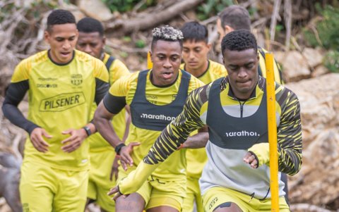 Barcelona SC recupera al defensa Álex Rangel (derecha) para este compromiso.