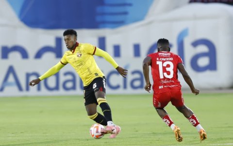 Amarillos impusieron su fútbol ante los puros criollos en el Atahualpa.