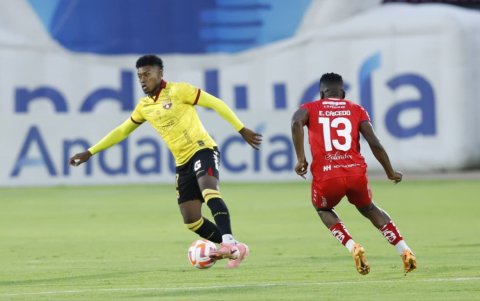 Fue la primera victoria en la altura para el DT Ismael Rescalvo en Barcelona