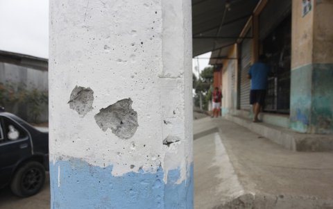 Señales de la matanza ocurrida este 11 de agosto en la cooperativa El Sol, en Monte Sinaí, noroeste de Guayaquil.