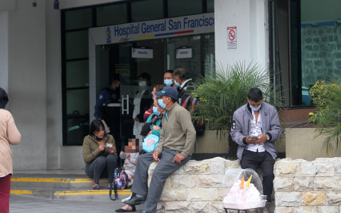 Fachada del Hospital San Francisco del IESS, Quito.