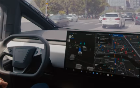 Una de las funciones características es el manejo autónomo del vehículo