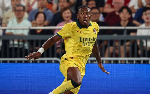 Pervis Estupiñán cubrirá la vacante que dejó Theo Hernández en el puesto de lateral.