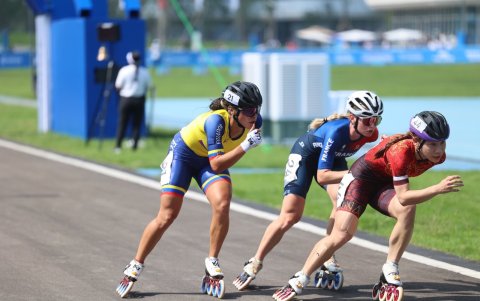 Vargas (i) tuvo una reñida disputa en la prueba hasta asegurar el tercer lugar.