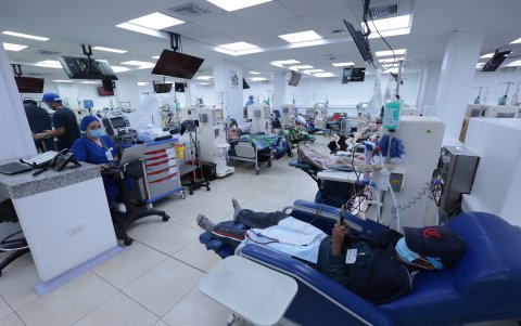 Moderna clínica de diálisis de Davita, en Guayaquil.