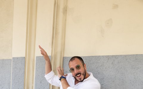 Lucho creó un baile insignia que realiza en todos sus videos. Está inspirado en el baile de Polo Baquerizo.