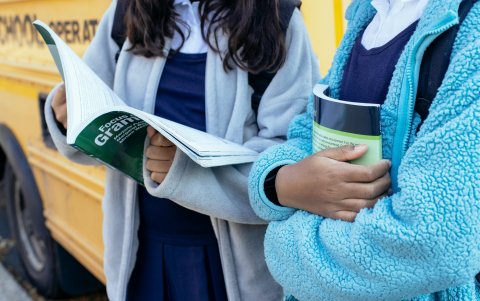 Referencial. En caso de que un plantel modifique el diseño de su uniforme, este será obligatorio únicamente para los estudiantes que ingresen por primera vez.