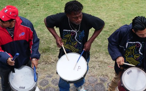 Tambores que resuenan en toda la facultad