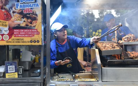 En la actualidad, 16 comerciantes ofrecen distintos platos típicos.