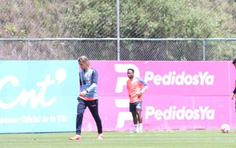 El DT argentino analiza a jugadores de la LigaPro antes de realizar las convocatorias.